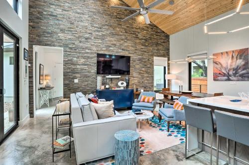 Stunning Austin Retreat With Pool, 5 Mi To Downtown!