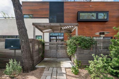 Contemporary Home In Downtown Austin