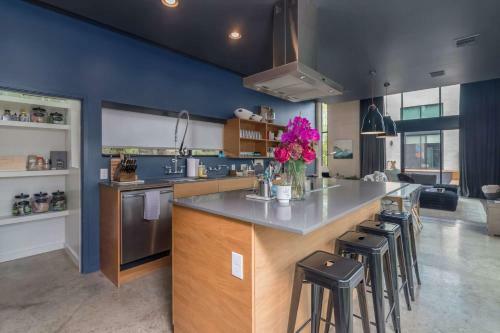 Contemporary Home In Downtown Austin