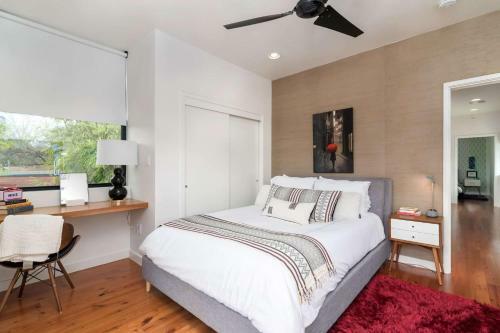 Contemporary Home In Downtown Austin