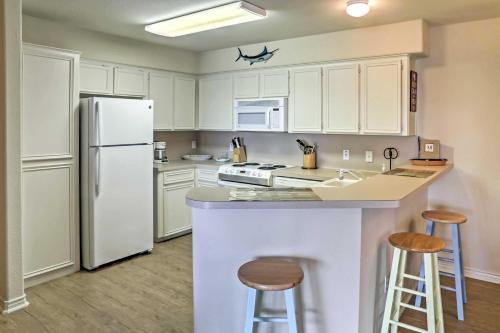 Apartamento Condo With Pool And Bay-view Balcony Walk To Beach!