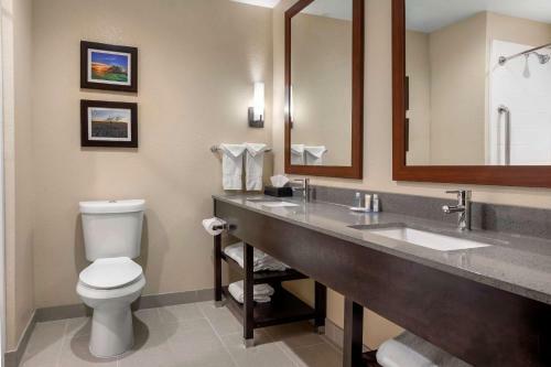 Hotel Comfort Inn & Suites