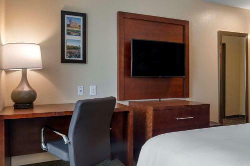 Hotel Comfort Inn & Suites