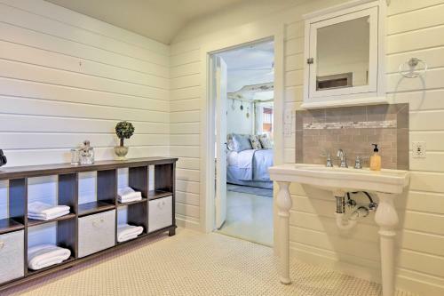 Charming Fredericksburg Home-1 Block From Main St!