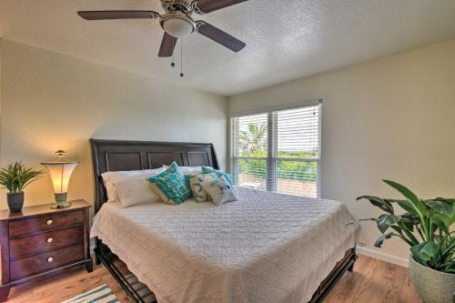 Apartamento Coastal Getaway With Pool Access - 1mi To Beach