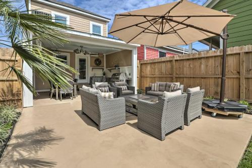 Dog-friendly Galveston Home - Walk To Beach!