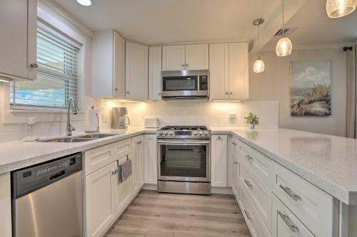Dog-friendly Galveston Home - Walk To Beach!