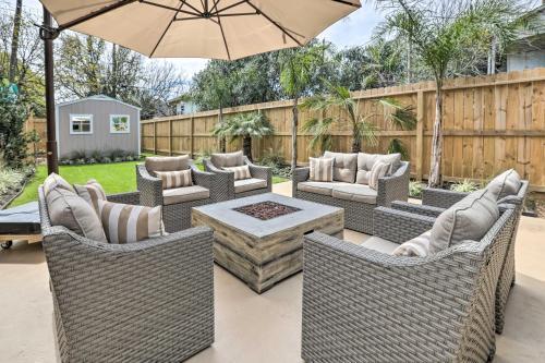 Dog-friendly Galveston Home - Walk To Beach!