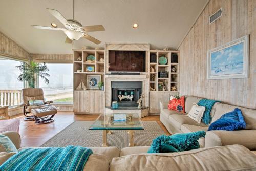 Beautiful Beachfront Galveston Home With Deck!