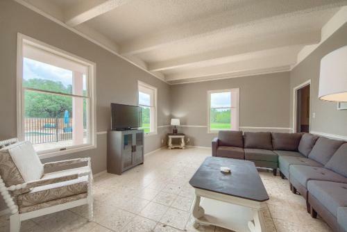 Hill Country Getaway Br 2230b Home