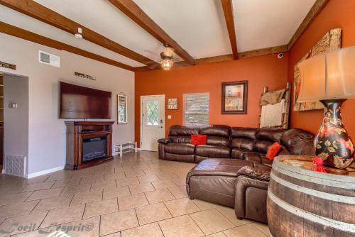 Hill Country Getaway Br 2230b Home
