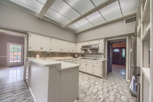 Hill Country Getaway Br 2230b Home