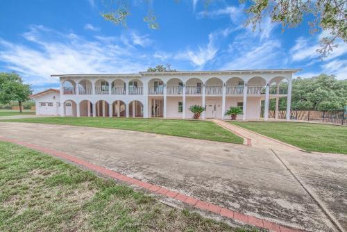 Hill Country Getaway Br 2230b Home