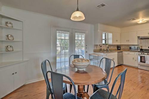 Upscale Home 5 Blocks To Georgetown Square!