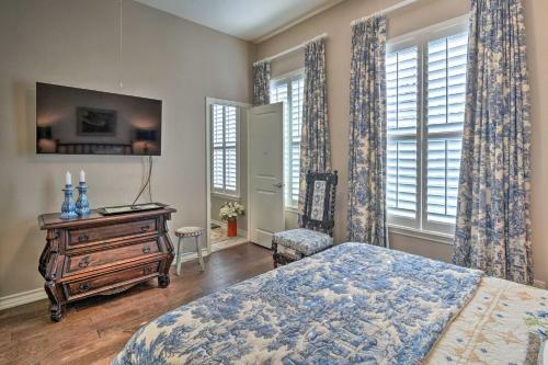Pet-friendly Townhome About 2 Mi To Town Square!