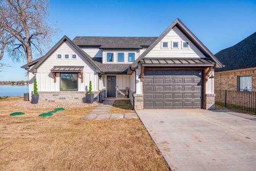 Lakeside Granbury Retreat With Patio And Fire Pit