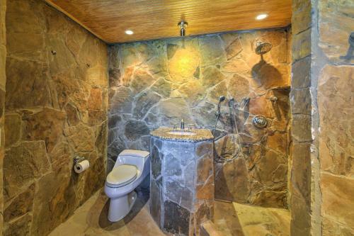 Luxury Home With Pool On San Jacinto Riverfront!