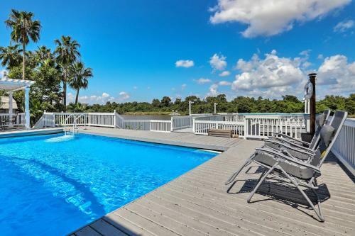 Home With Deck And Dock On San Jacinto River!