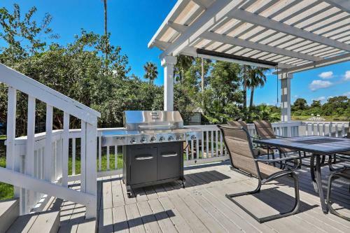 Home With Deck And Dock On San Jacinto River!