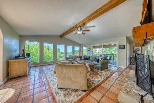 Peaceful Retreat On Quiet Cove On Lake Travis