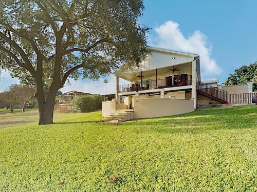 New Listing! Lakefront Beauty With Boat Launch Home