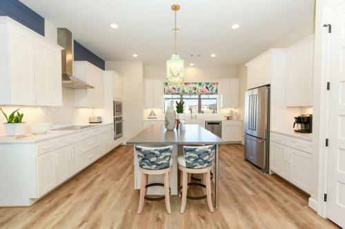 Lakeside Property With Temperature Control Pool On Lake Lbj