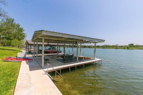 Ladybird Lakehouse On Lake Lbj