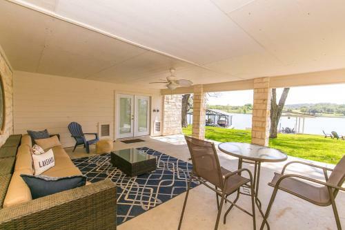 Ladybird Lakehouse On Lake Lbj