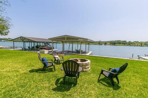 Ladybird Lakehouse On Lake Lbj