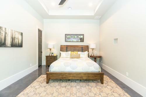 Wake & Roll - Loma Linda Luxury Lakeside Getaway