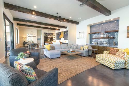 Wake & Roll - Loma Linda Luxury Lakeside Getaway