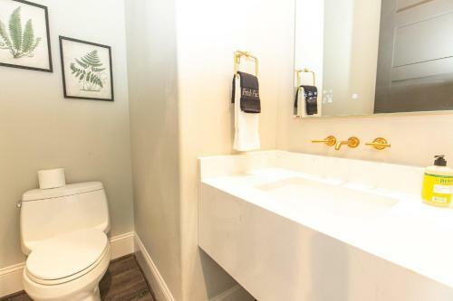 Wake & Roll - Loma Linda Luxury Lakeside Getaway