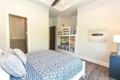 Wake & Roll - Loma Linda Luxury Lakeside Getaway