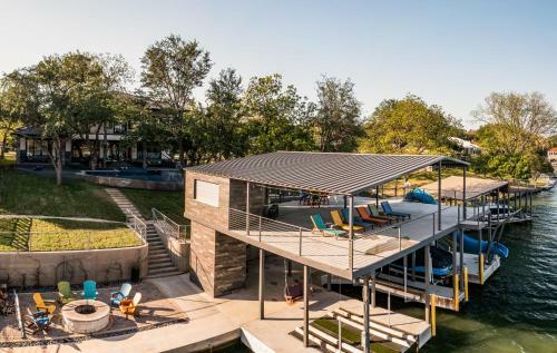 Wake & Roll - Loma Linda Luxury Lakeside Getaway