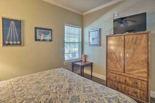 Lake Travis Home Situated On Arkansas Bend Park!