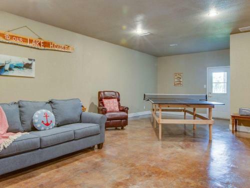 Buck's Lakeview Retreat