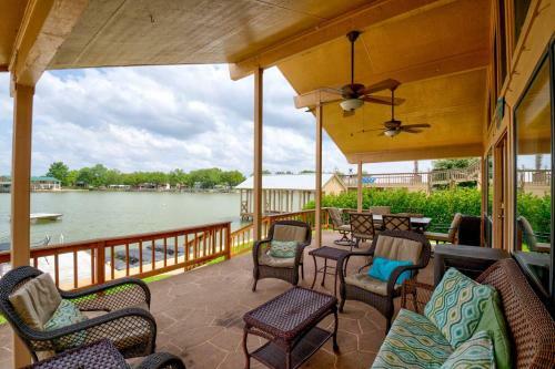 Splash Time! 4br Lake Lbj Waterfront W/ Boat Dock