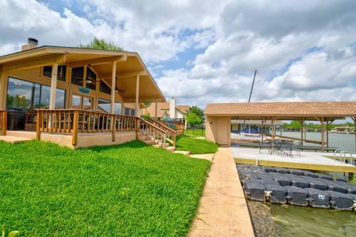 Splash Time! 4br Lake Lbj Waterfront W/ Boat Dock