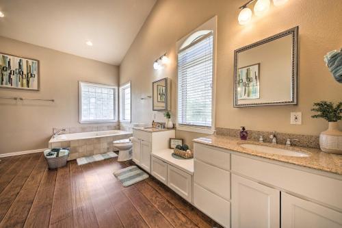 Guadalupe River Haus With Boat Slip And Water Views!