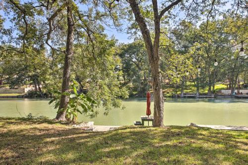 Guadalupe River Haus With Boat Slip And Water Views!