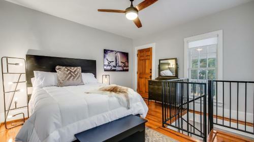 Downtown Marble Falls Boutique House