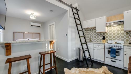 Downtown Marble Falls Boutique House
