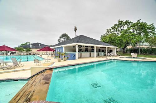 Serene Townhome With Porch, Walk To Lake Conroe