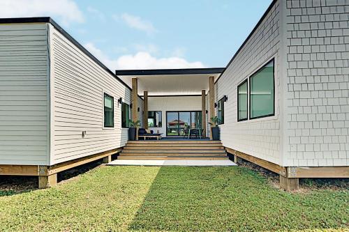 New Listing! Modern Beachside Bliss With Patio Home