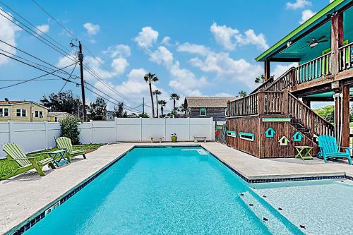 New Listing! Updated Downtown Home With Private Pool Home