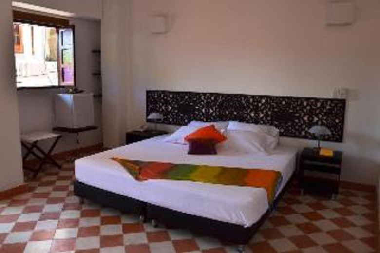 Hotel La Calzada Del Santo
