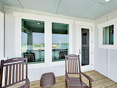 Luxe Waterfront Villa #203 Villa