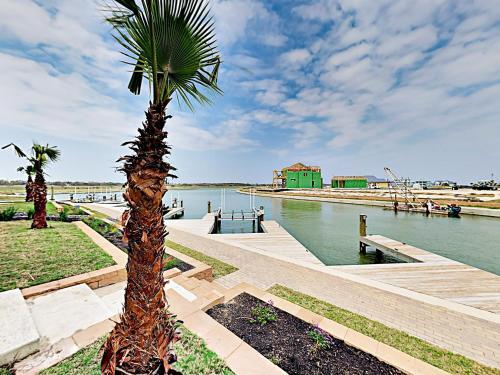 Luxe Waterfront Villa #203 Villa