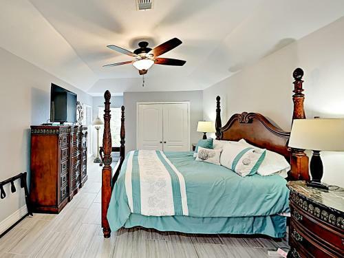 New Listing! Waterfront Home With Decks & Bay Views Home