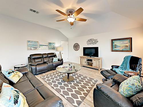 New Listing! Waterfront Home With Decks & Bay Views Home